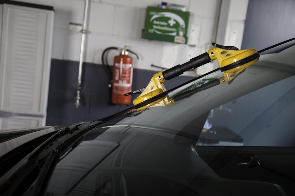 Mobile windscreen repair and replacement in Southport, Formby, Ormskirk, Liverpool, Preston and Wigan